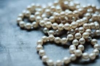 Perles et colliers divers, renfilages